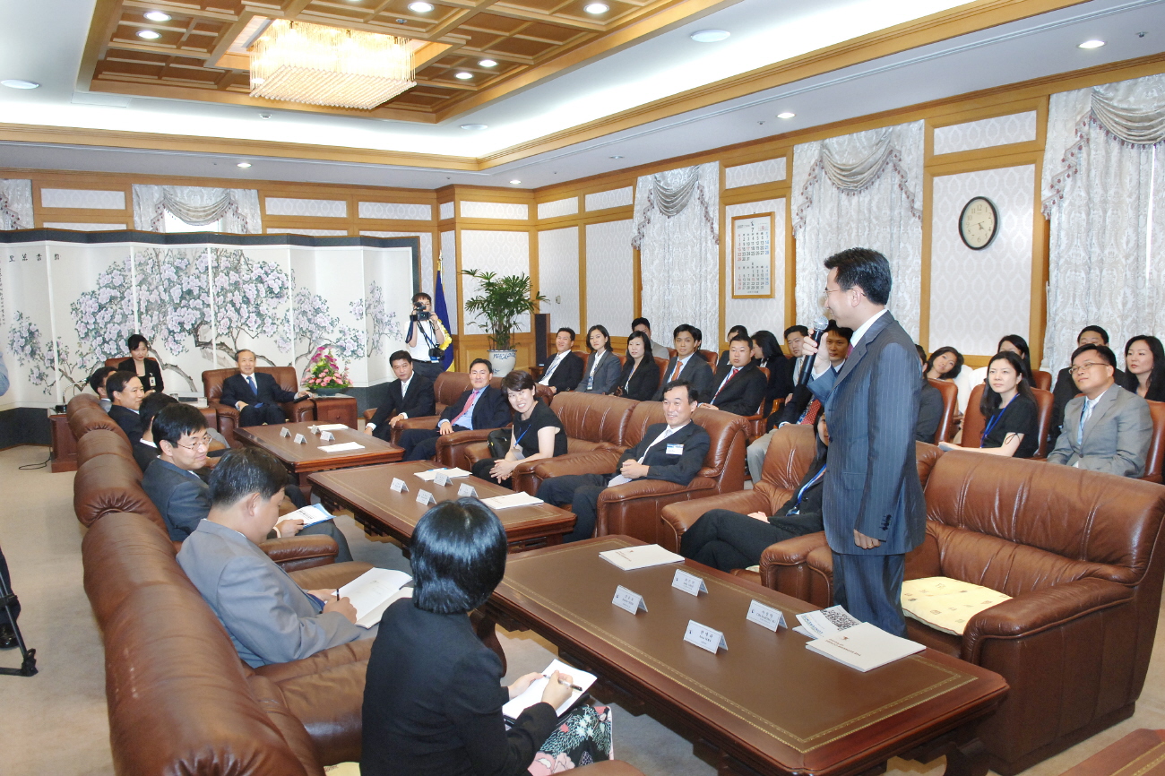[07_30_07]Future leaders of overseas Koreans meet with Chief Justice