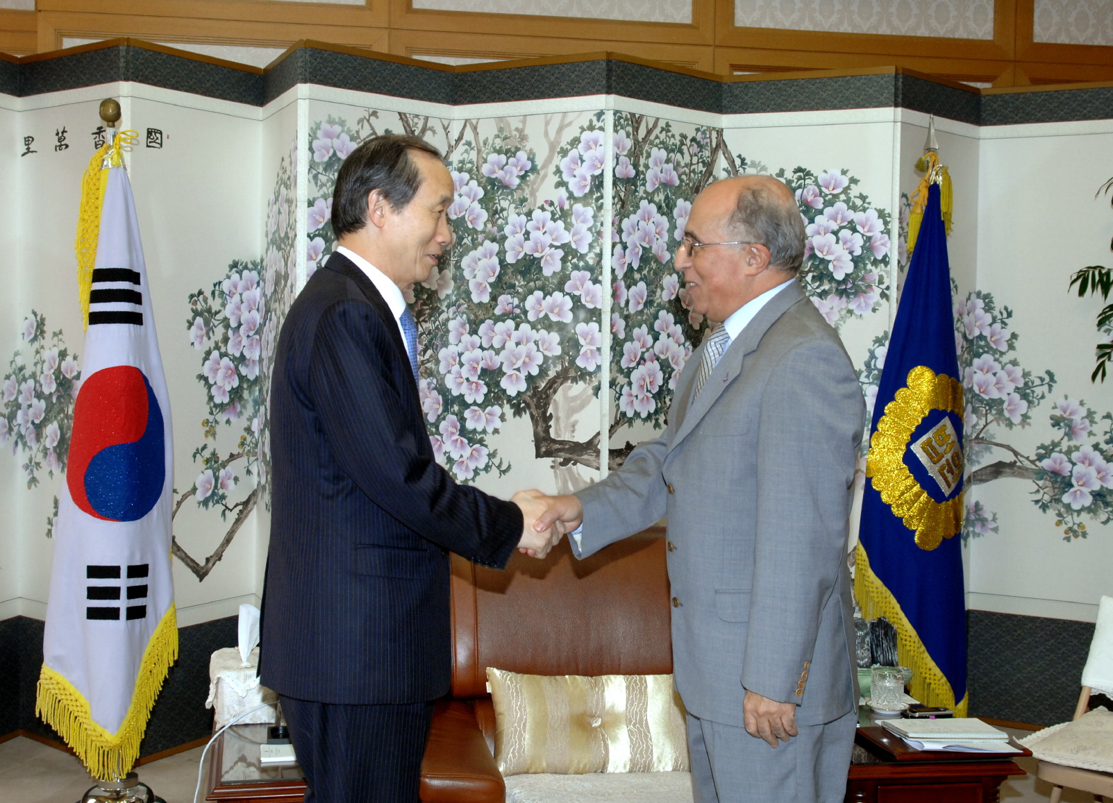 [01_30_08]Newly Appointed Ambassador of Tunisia pays a courtesy call on the Chief Justice