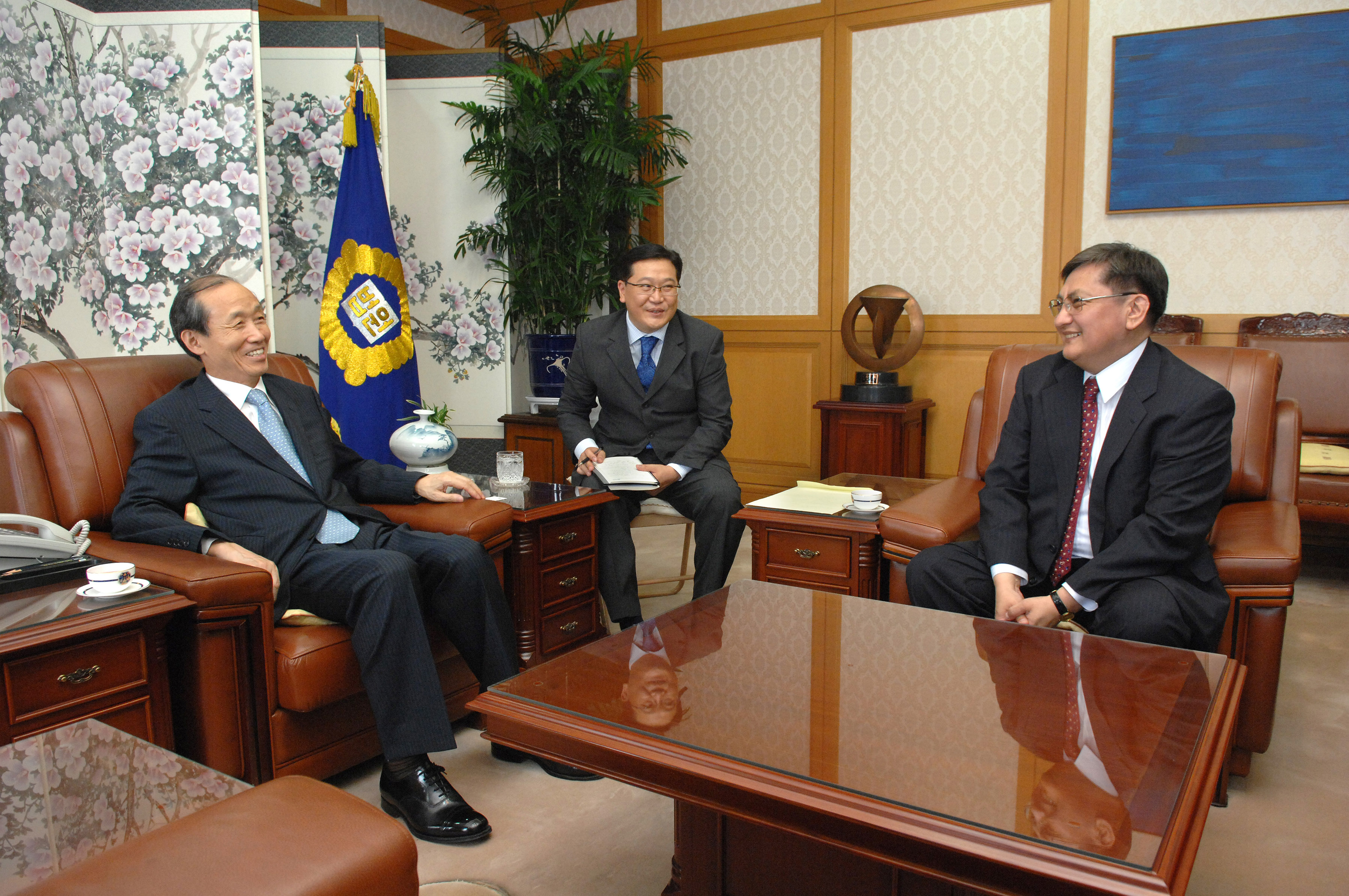 [06_25_08]New Ambassador of Mongolia pays a courtesy call on the Chief Justice of Korea