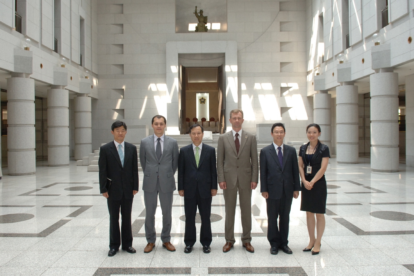 [08_25_08]Delegation from the National Courts Administration of Republic of Lithuania visits the Supreme Court