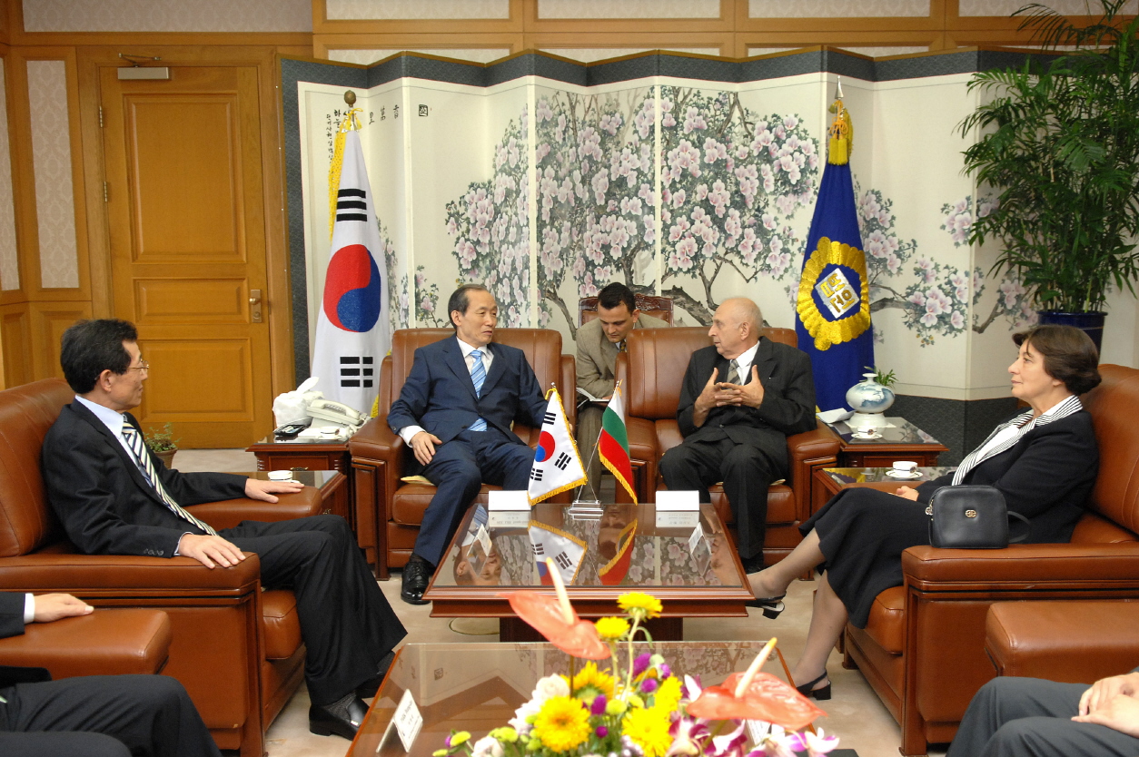 [09_02_08]H.E. Rumen YANKOV of Bulgaria visits the Supreme Court of Korea