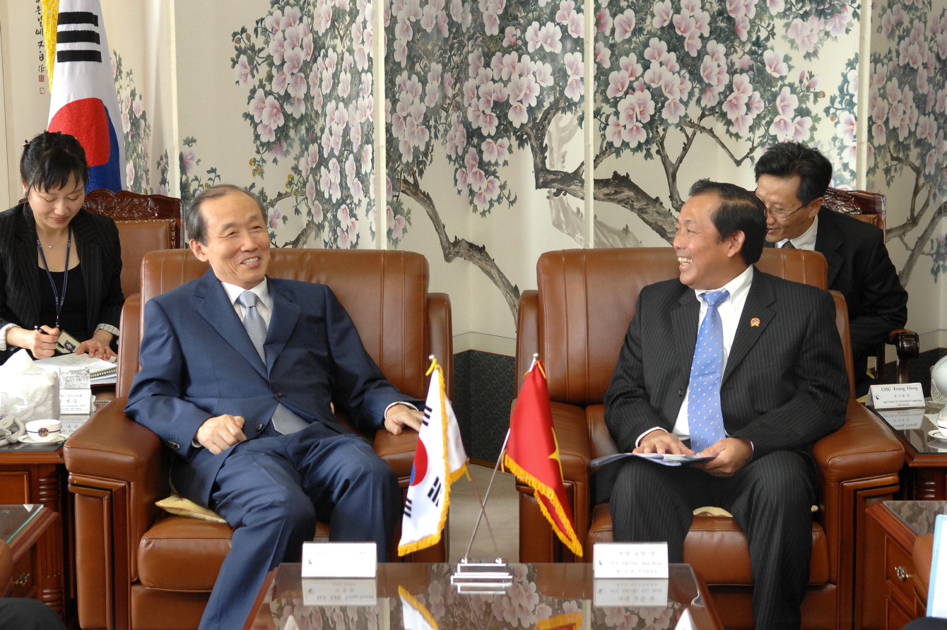 [09_03_08]Chief Justice of the SPC of Vietnam welcomed by the Chief Jusitce of Korea