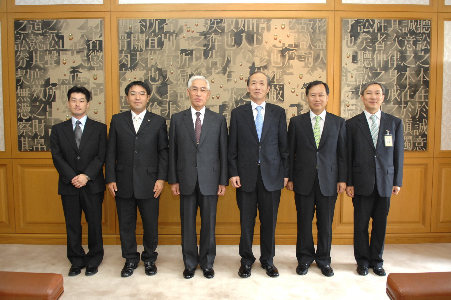 [09_04_08]Justice IMAI Isao of Japan pays a courtesy call on the Chief Justice