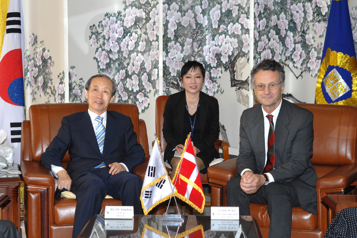 [10_13_08]Chief Justice LEE welcomes President Torben MELCHIOR of the Supreme Court of Korea