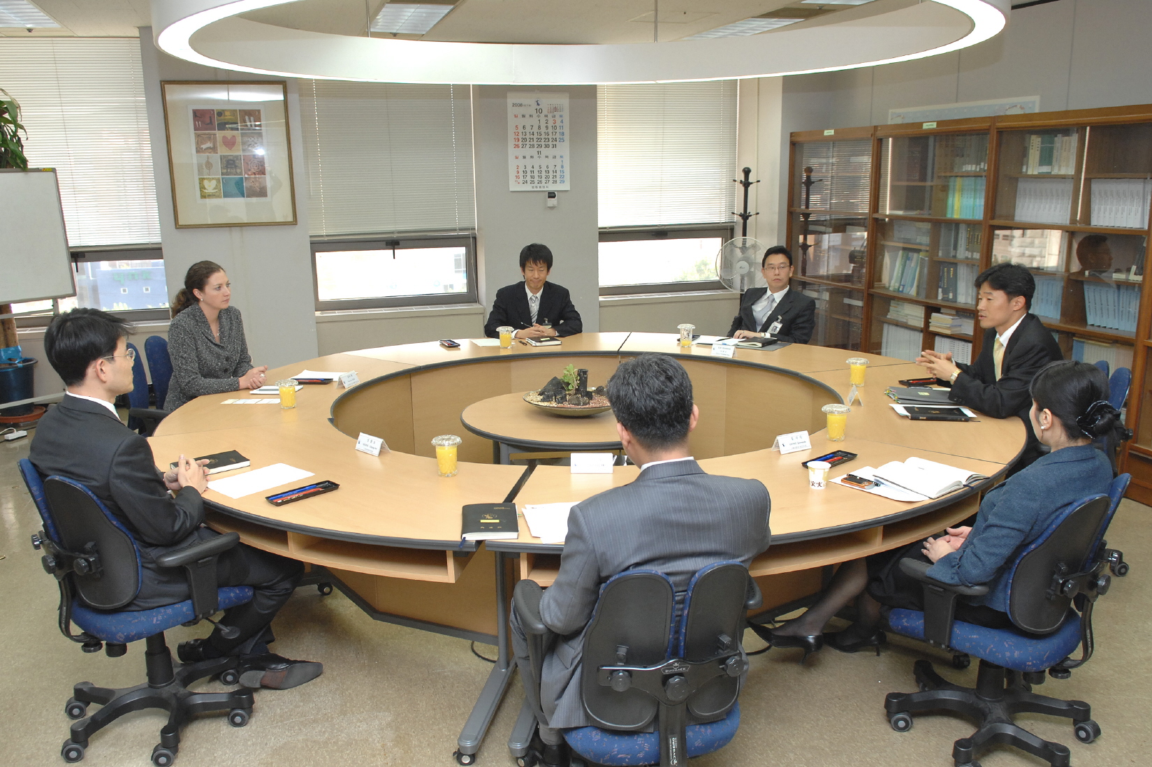[10_29_08]Deputy Director of IVEP of the NCSC visits the Supreme Court of Korea