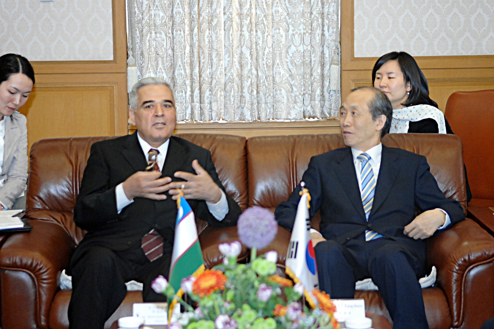 [04_21_09]Chief Justice of the Supreme Court of the Republic of Uzbekistan MUSTAFAEV Buritosh officially visits the Supreme Court of Korea