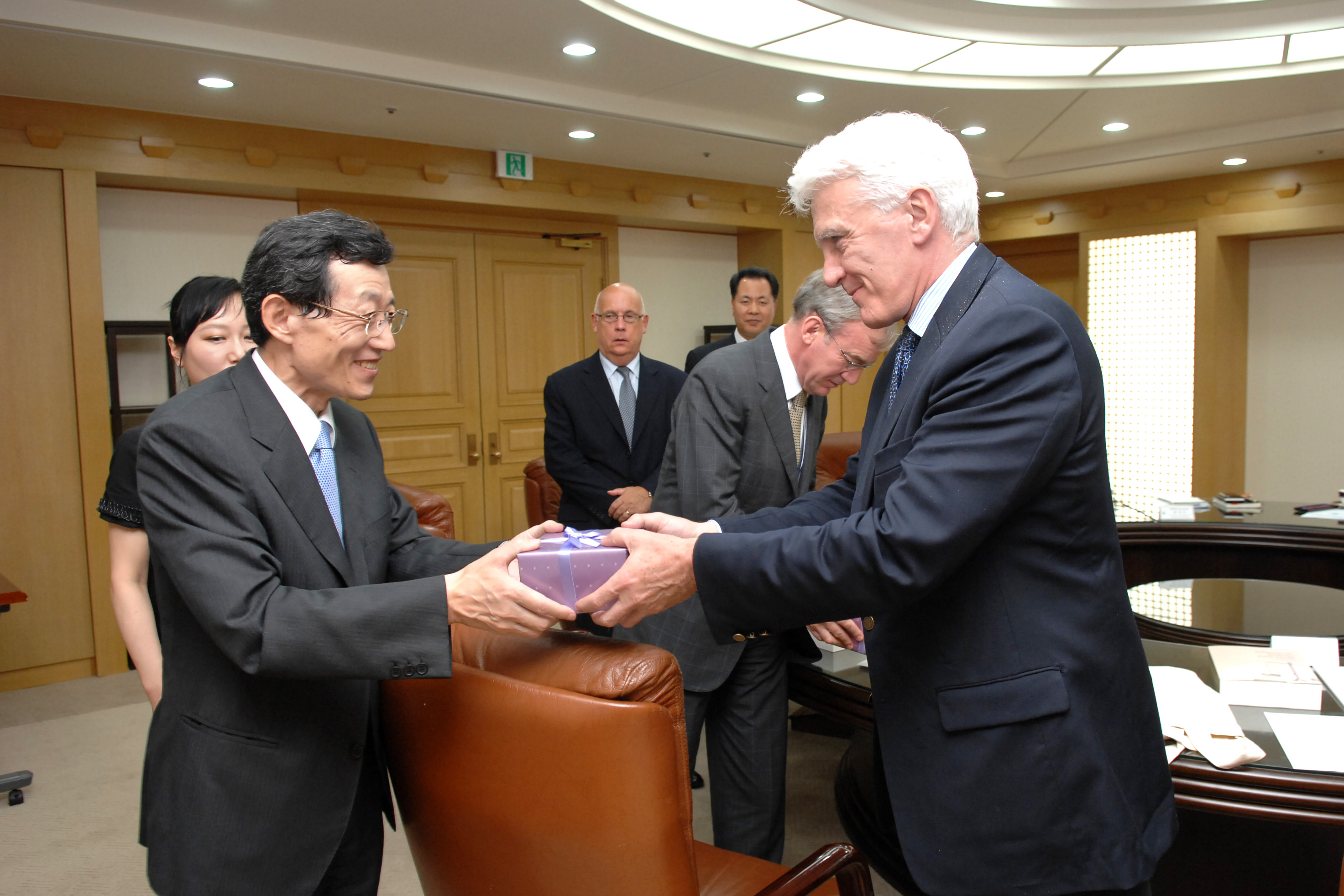 [06_22_09]Chairman of ICC International Court of Arbitration John BEECHEY visits the Supreme Court of Korea