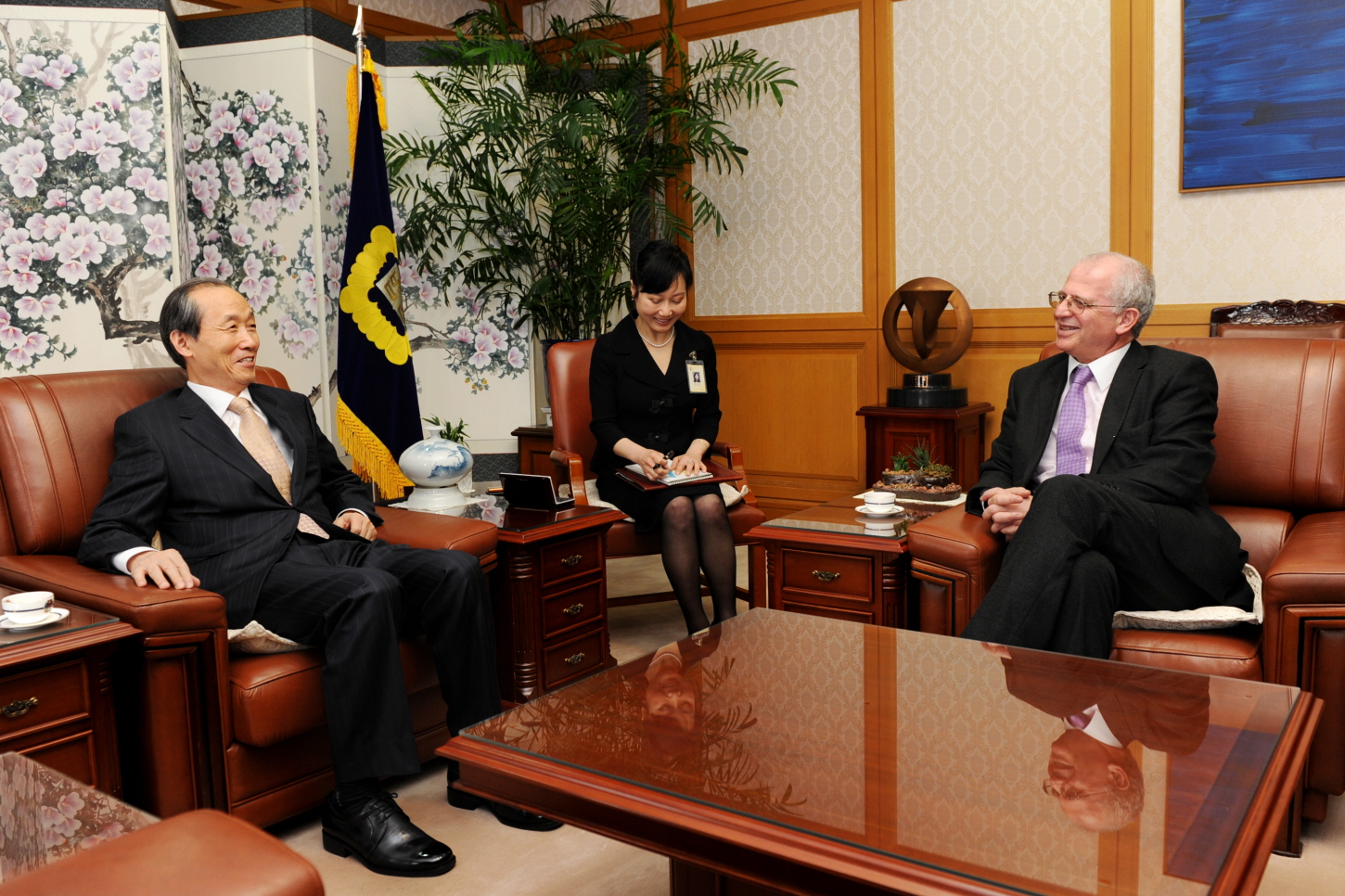 [03_10_10]Ambassador of the Swiss Confederation pays a Courtesy call on the Chief Justice