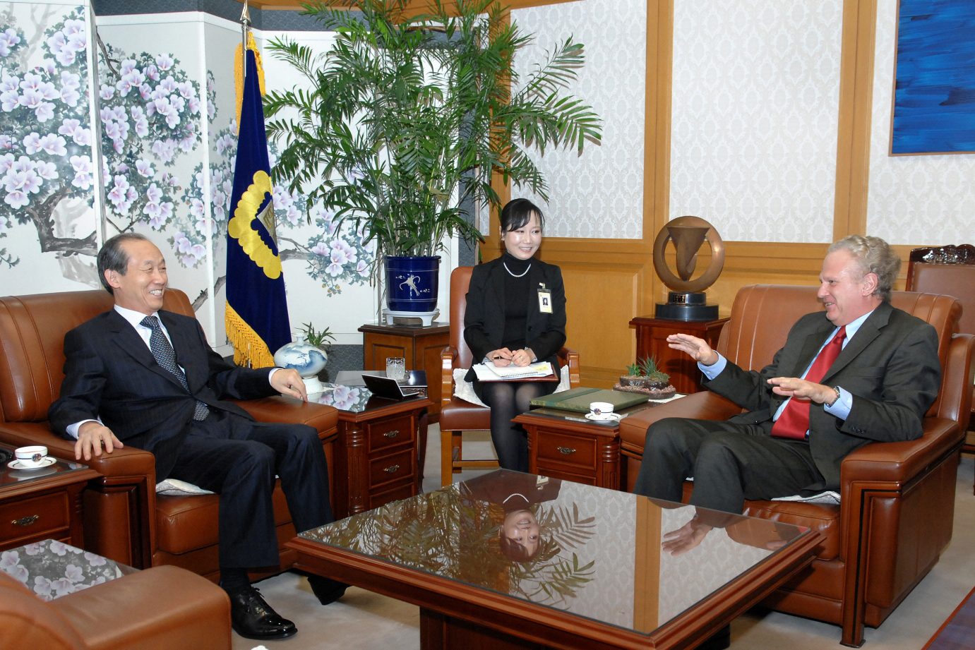 [11_25_09]New Ambassador of Austria pays a Courtesy call on the Chief Justice