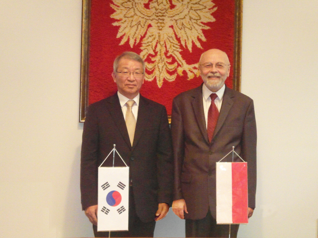 [08_18_12]Official visit by the Chief Justice of Korea to Central Europe
