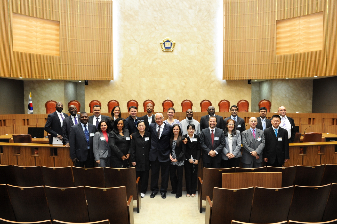 [10_22_12]Multinational Judges and Court officials take part in the Judicial Training Program at the Supreme Court of Korea