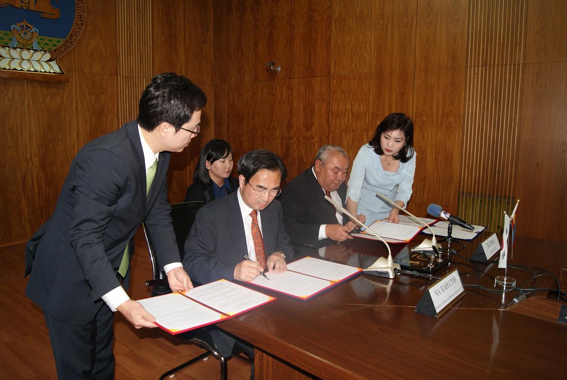 [07_10_13]The Minister of National Court Administration officially visits to Mongolia - Signing of MOU on judicial cooperation