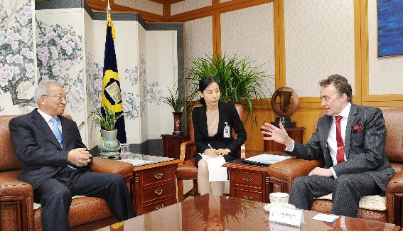[03_26_14]Ambassador of Finland pays a Courtesy call on the Chief Justice