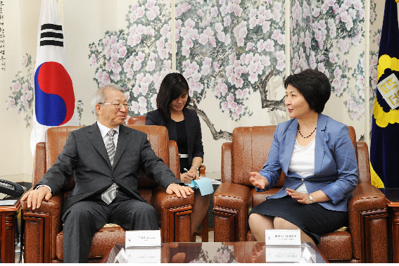 [07_10_14]The Chairperson of the Supreme Court of Kyrgyzstan visits the Supreme Court of Korea