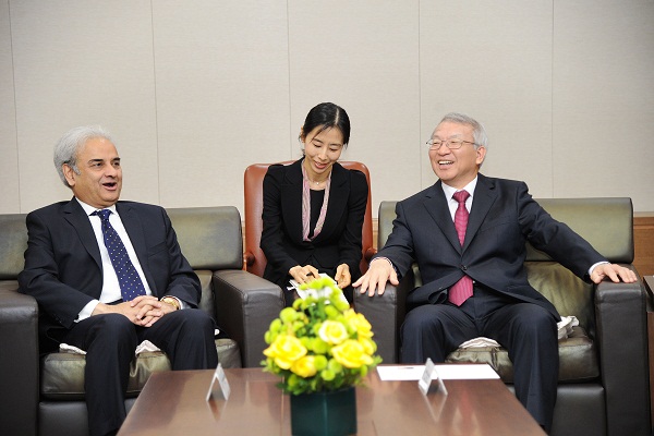 [11_06_14]Chief Justice of Pakistan visits the Supreme Court of Korea