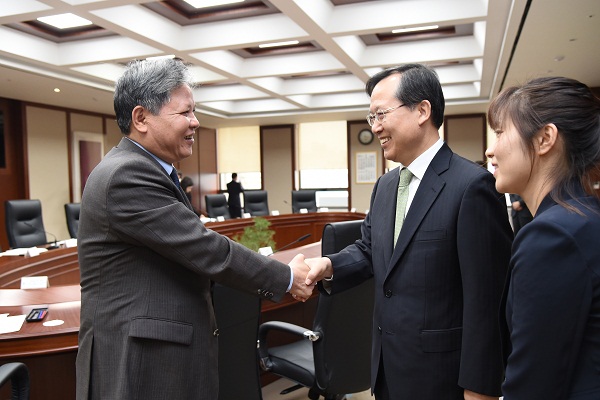 [03_31_15]Minister Ha Hung Cuong of Vietnamese Justice Ministry visits the Supreme Court of Korea