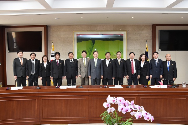 [04_19_15]Supreme Court hosts Traning Program for Vietnamese High-Level Decision Makers