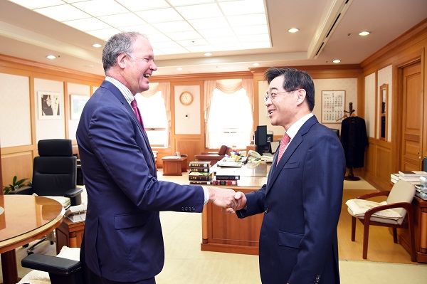 [09_10_15]Professor Merges visits the Supreme Court of Korea