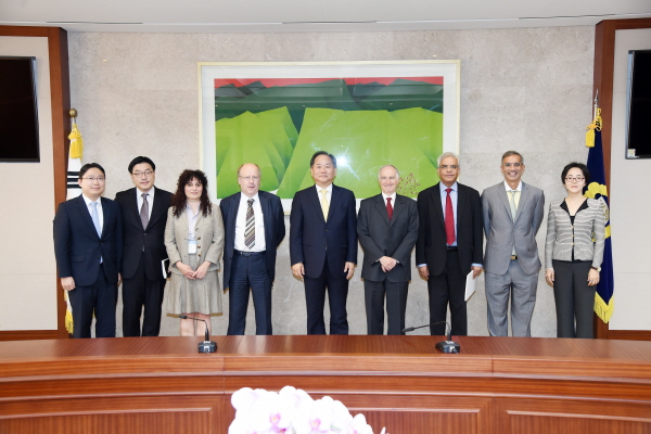 [09_22_15]Invited speakers of Asian Business Lawyer(ABL) Symposium visited the Supreme Court