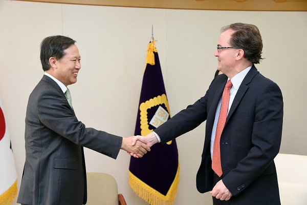 [10_13_15]Secretary-General Bernasconi of HccH visits the Supreme Court of Korea