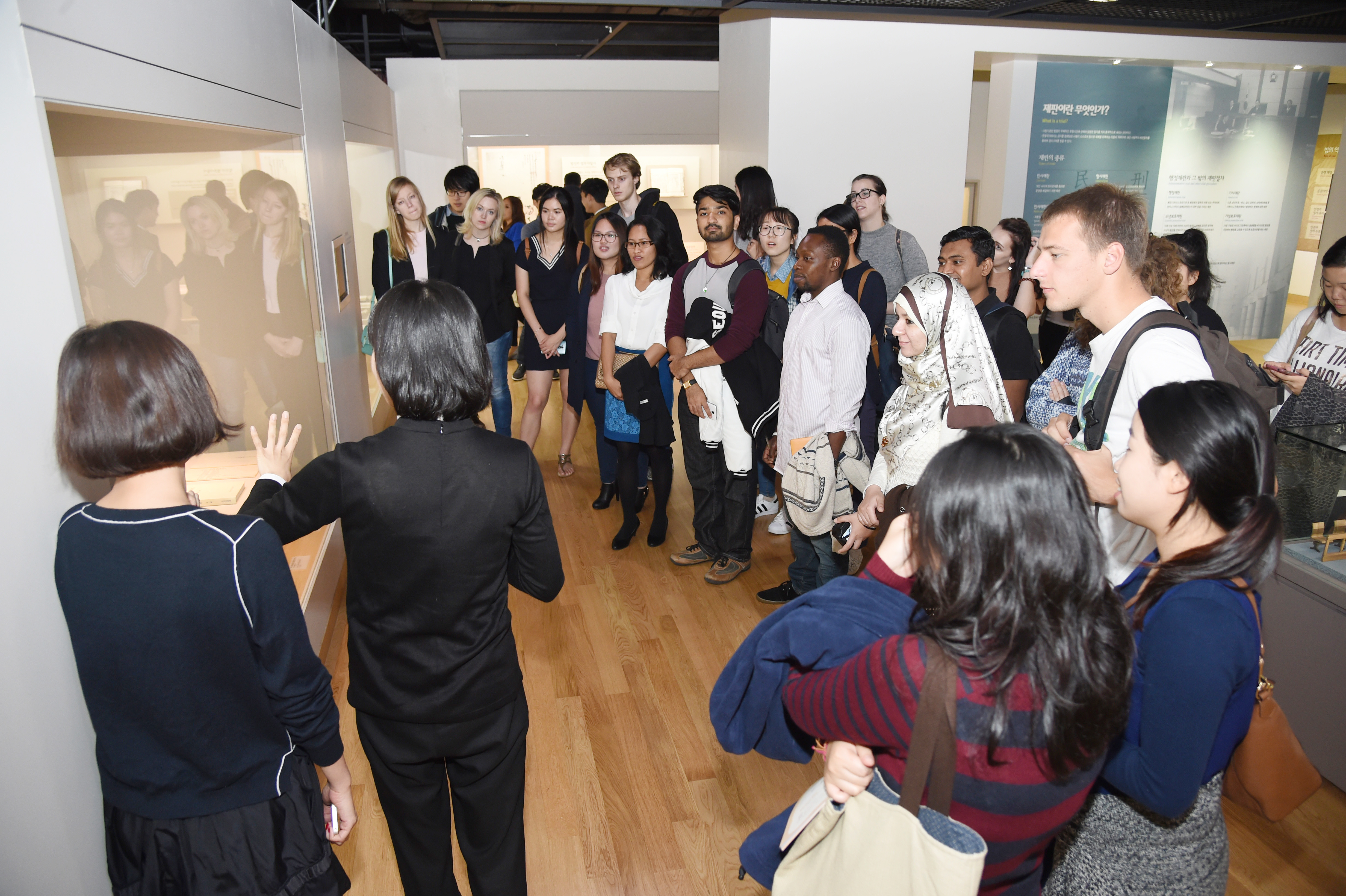 �������ð����� �ѱ��� ���ǿ� ���� ������ ��� �ִ� �ܱ��� ���л���