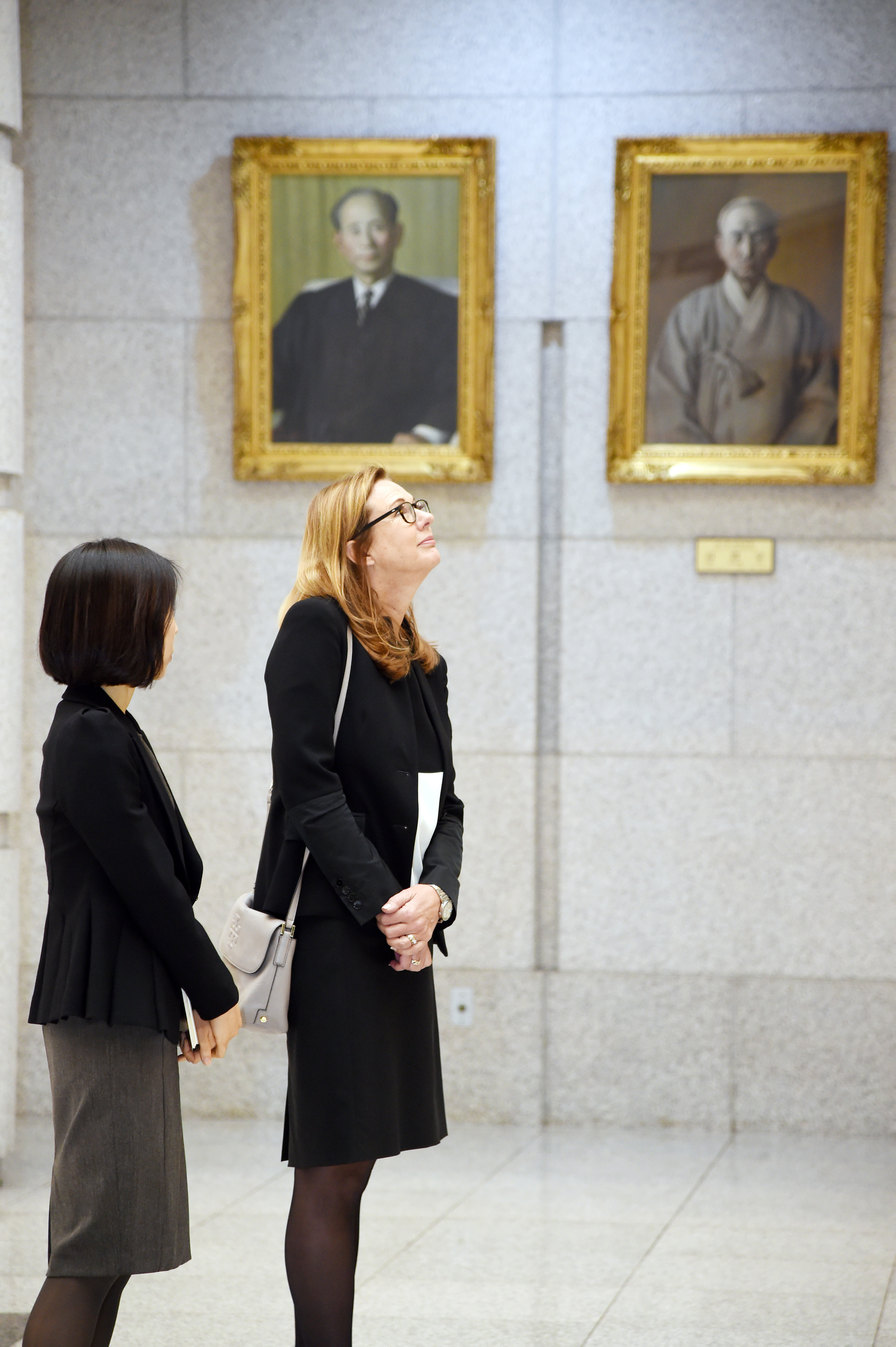 ���� �� ����� �� ������ ���Ż��� �ٶ󺸴� ���� ���� ������ ���