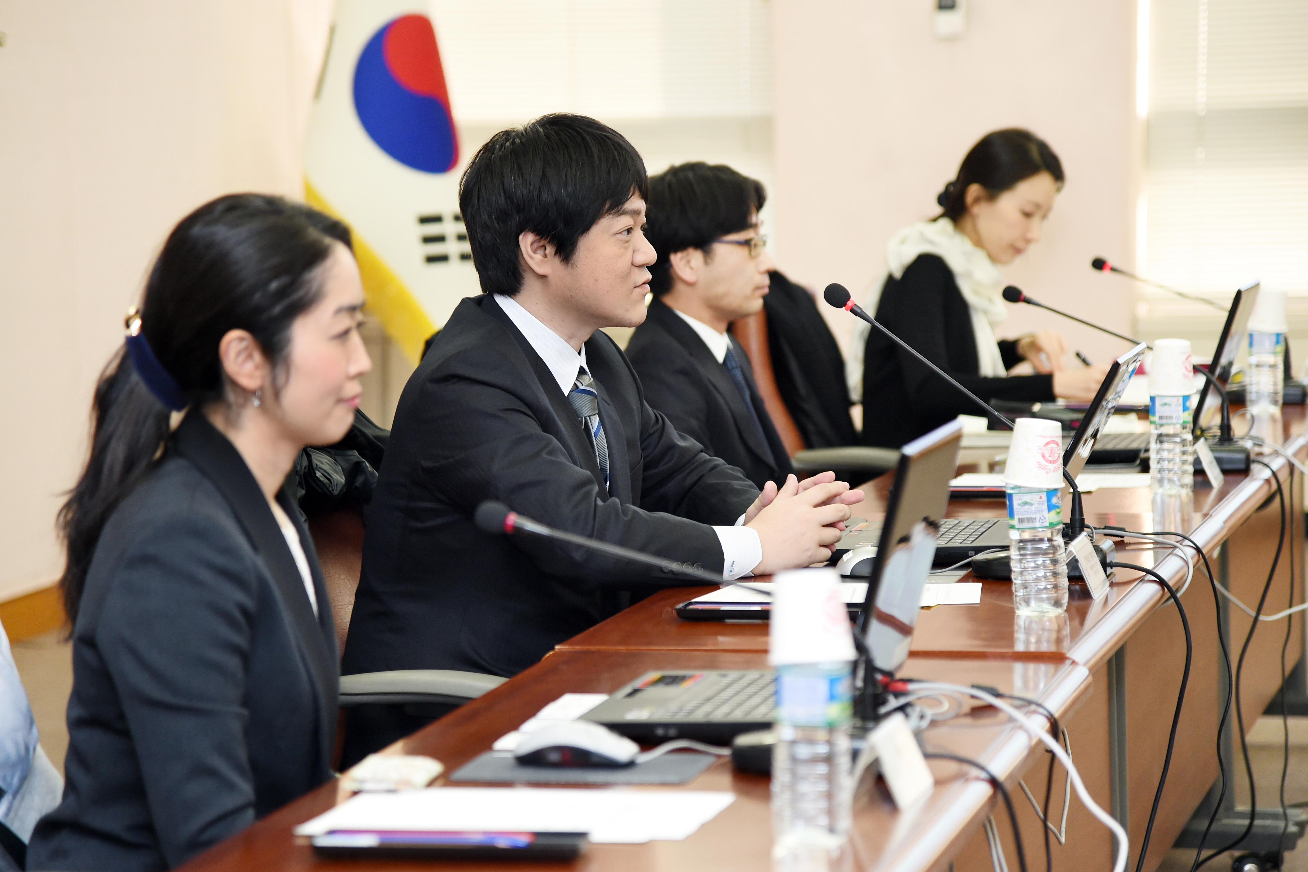 �Ϻ��� ��������� ���Ͽ� ��ǥ ���� ����ڿ� ����ġ�� �ǻ�