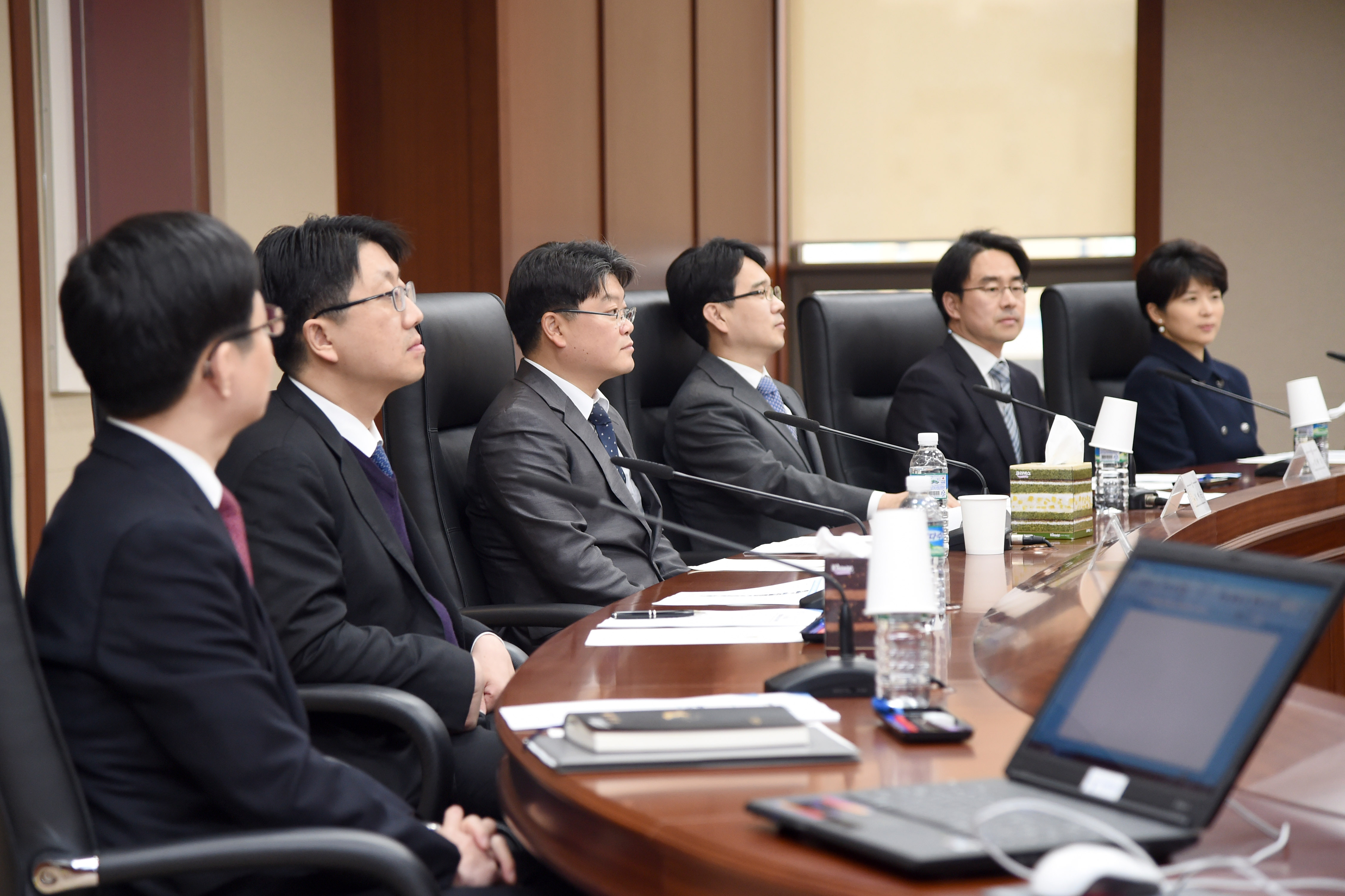 ȸ�ǿ� �ռ� �ں��� ��������ó��� ���� ���� ������