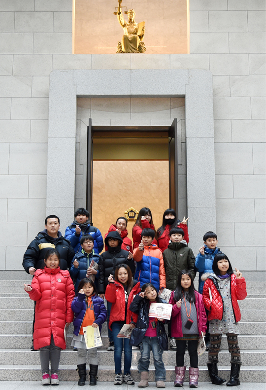 ����� �տ��� ������ �Կ��� �ϴ� �����Ƶ����� ģ����