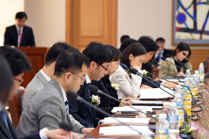 ���˽� �� ����� ȸ���忡�� �ڷḦ �鿩�ٺ��� ������