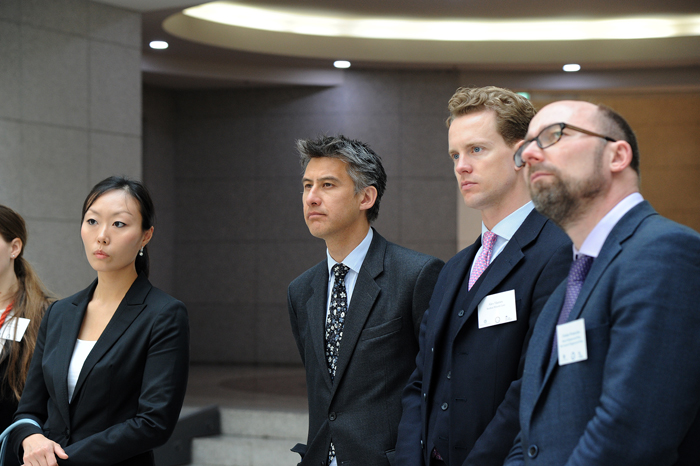 ����� �� �߾�Ȧ���� ������ ��� �ִ� BCEW û�⺯ȣ���