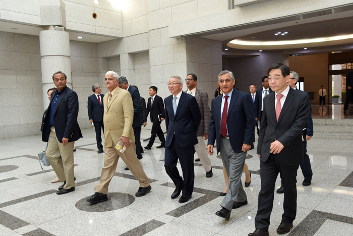 ����� �� �߾�Ȧ�� �ε� ������� ������ �ȳ��ϴ� ����� �������