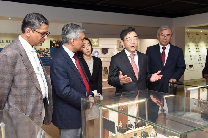 �������ð��� �ѷ����� �ε� ������� ���࿡�� �ѱ��� �������������� �����ϴ� �Ǽ��� �����