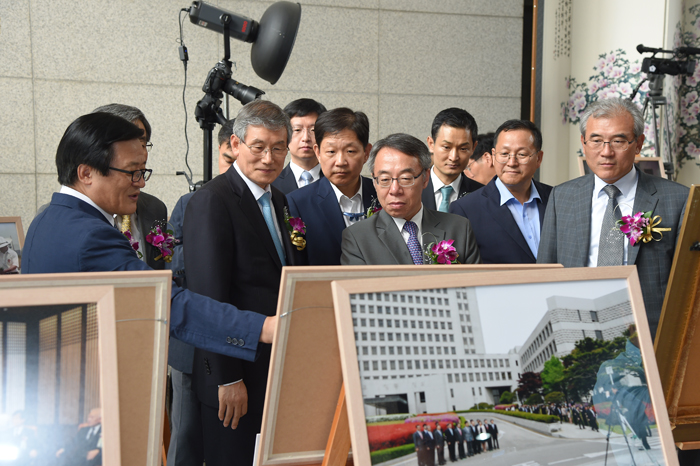 �ڽ��� ���� ������ ���� �����ϴ� ������ �繫���� ������ ��� �����