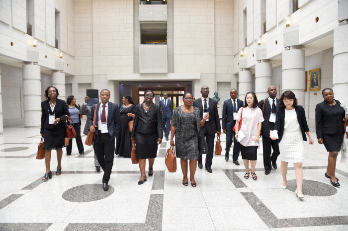 ����� �߾�Ȧ�� ���� ���� ������