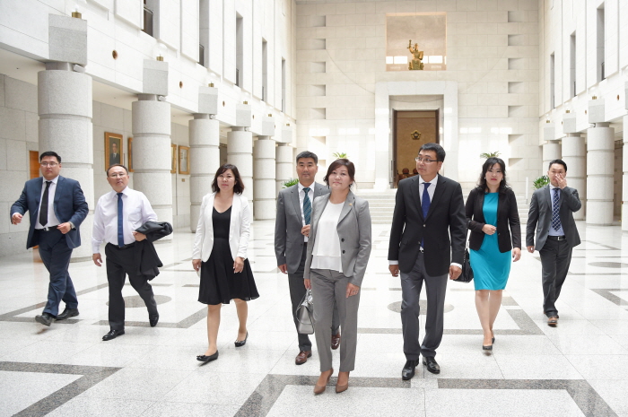 ������ ��ġ�� ����� û�縦 �����ϴ� ������(����� �߾�Ȧ����)