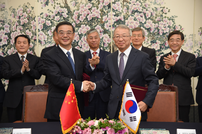 Chief Justice Zhou Qiang of Supreme People��s Court of China visits Korea