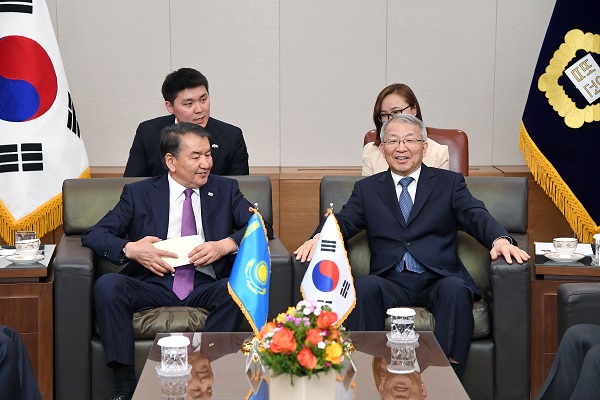 [4_25_17]Chief Justice of the Republic of Kazakhstan visits Korea