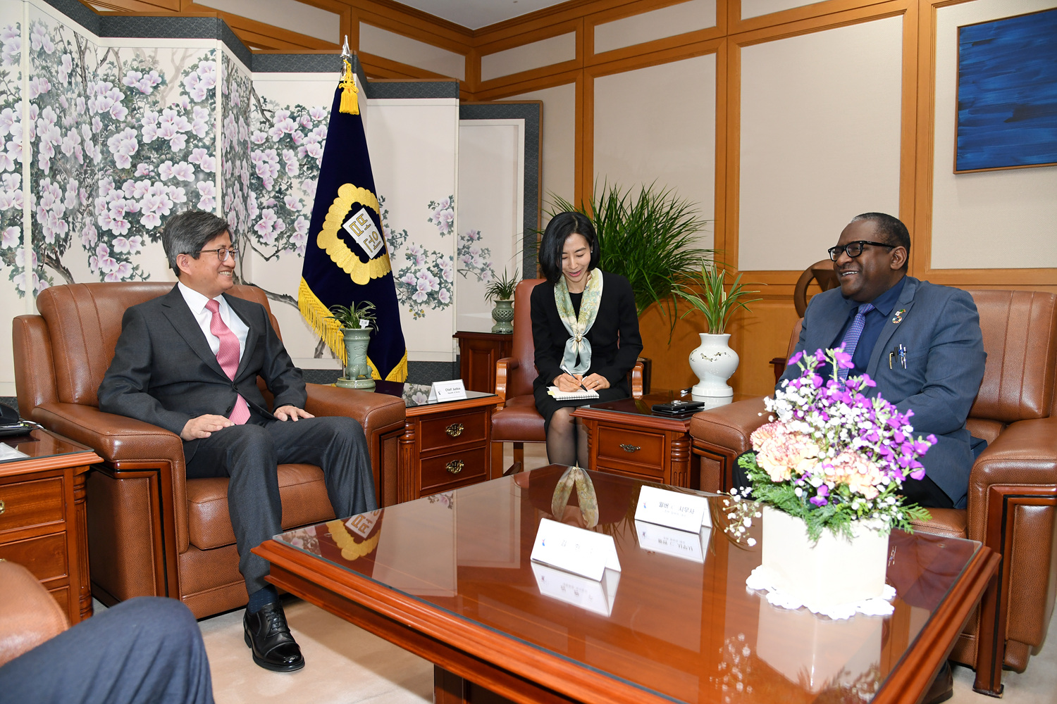 [3_7_18]Ambassador of the Republic of Zambia pays a courtesy call on the Chief Justice