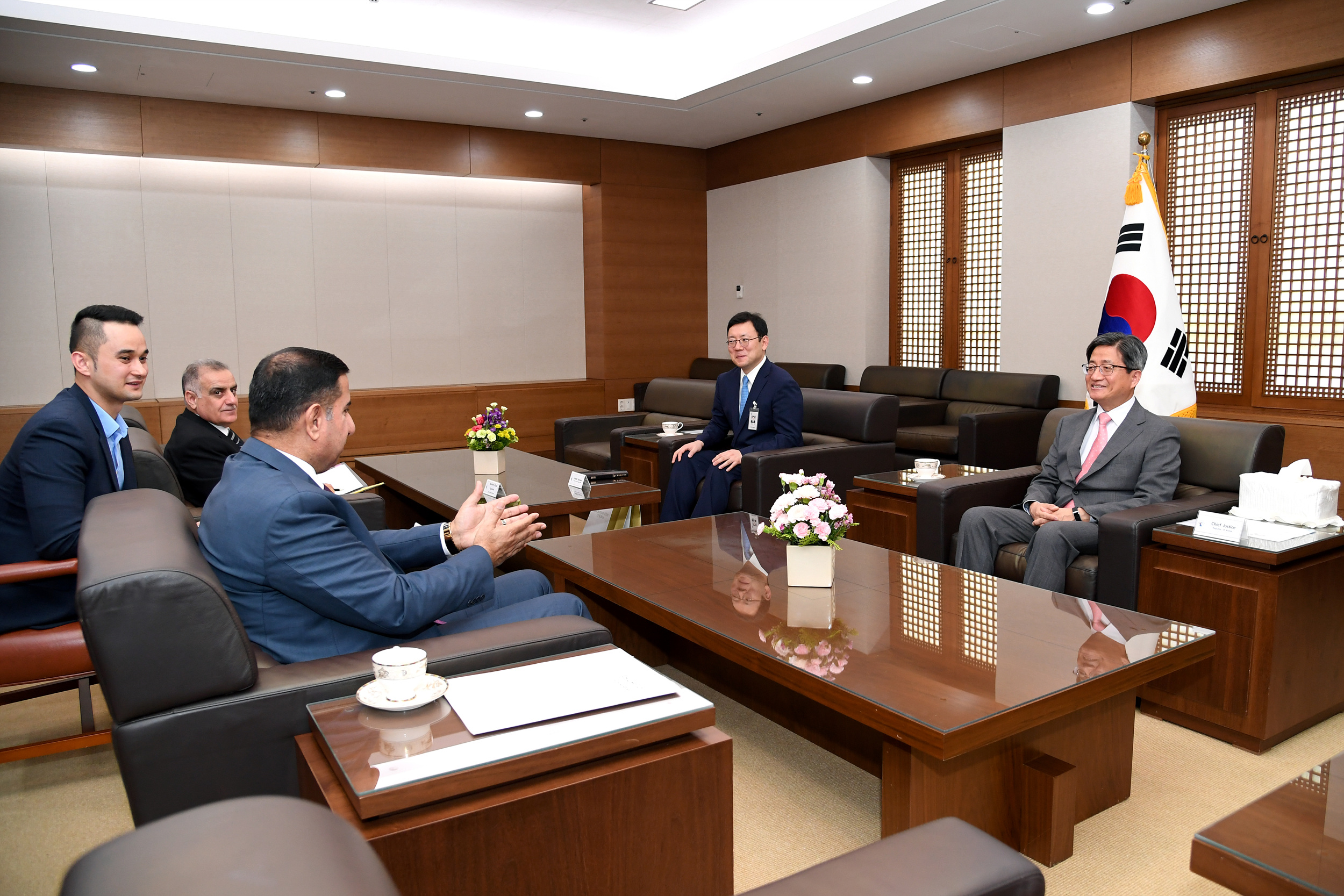 [6_12_18]Ambassador of the Republic of Iraq to Korea pays a courtesy call on the Chief Justice