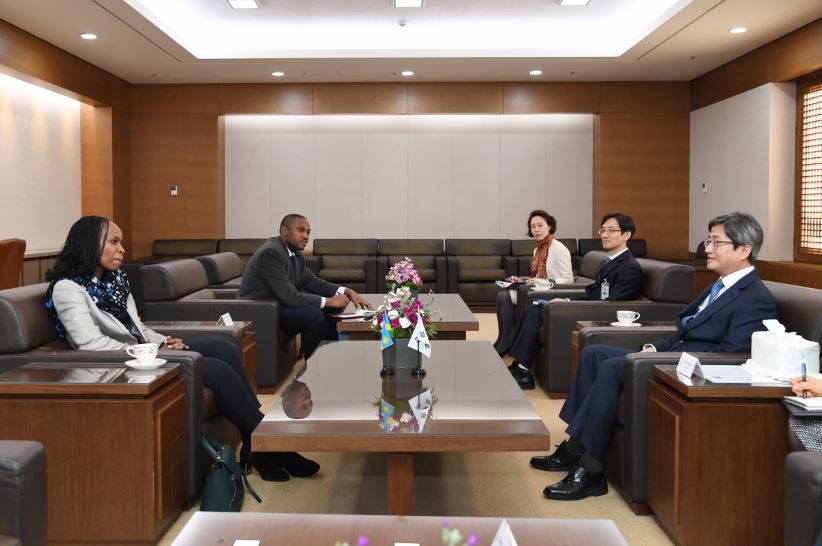 [1_14_20]Ambassador of the Republic of Rwanda to Korea pays a courtesy call on the Chief Justice