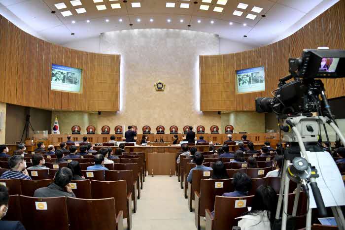 The Supreme Court holds oral argument in public for the case of the cancellation of the deregistration notification to the Korean Teachers and Educational Workers Union