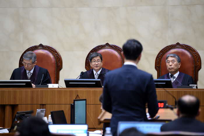 ���ǿ� ���ϰ� �ִ� ����� ������� �� �������