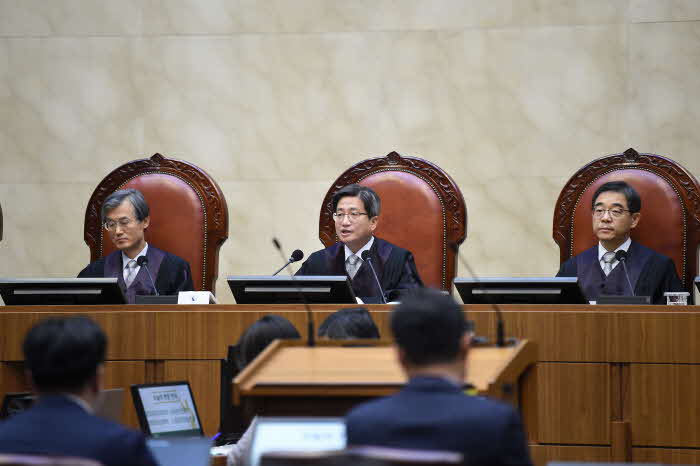 ���ǿ� ���ϰ� �ִ� ����� ������� �� �������