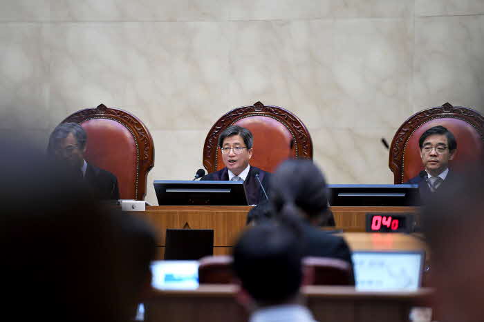 ���ǿ� ���ϰ� �ִ� ����� ������� �� �������