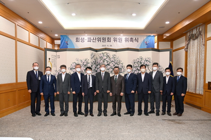 김상환 법원행정처장과 위촉 위원들의 기념사진