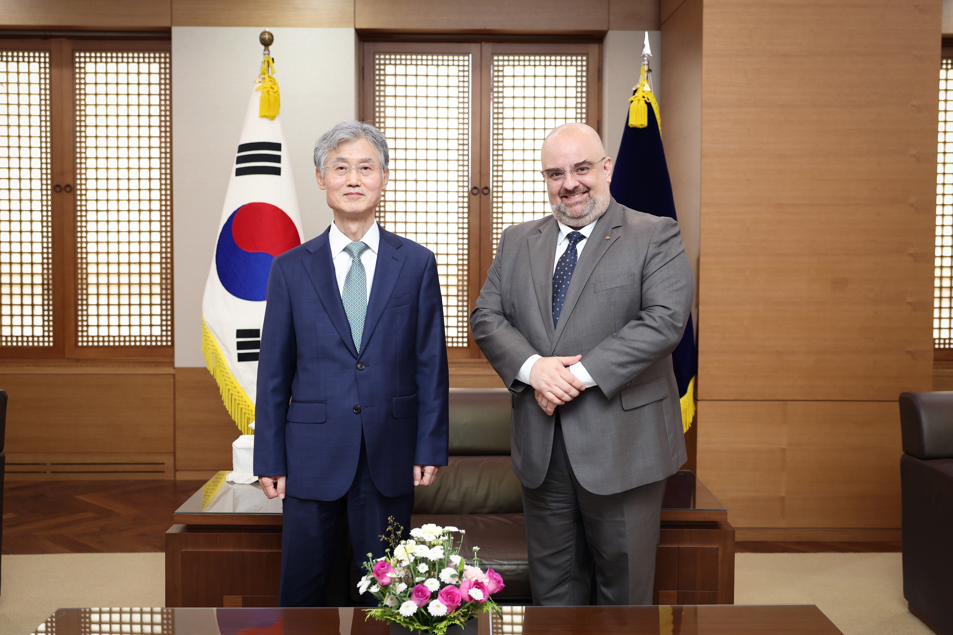 Chief Justice receives a Courtesy Visit from the Ambassador of Bulgaria to Korea