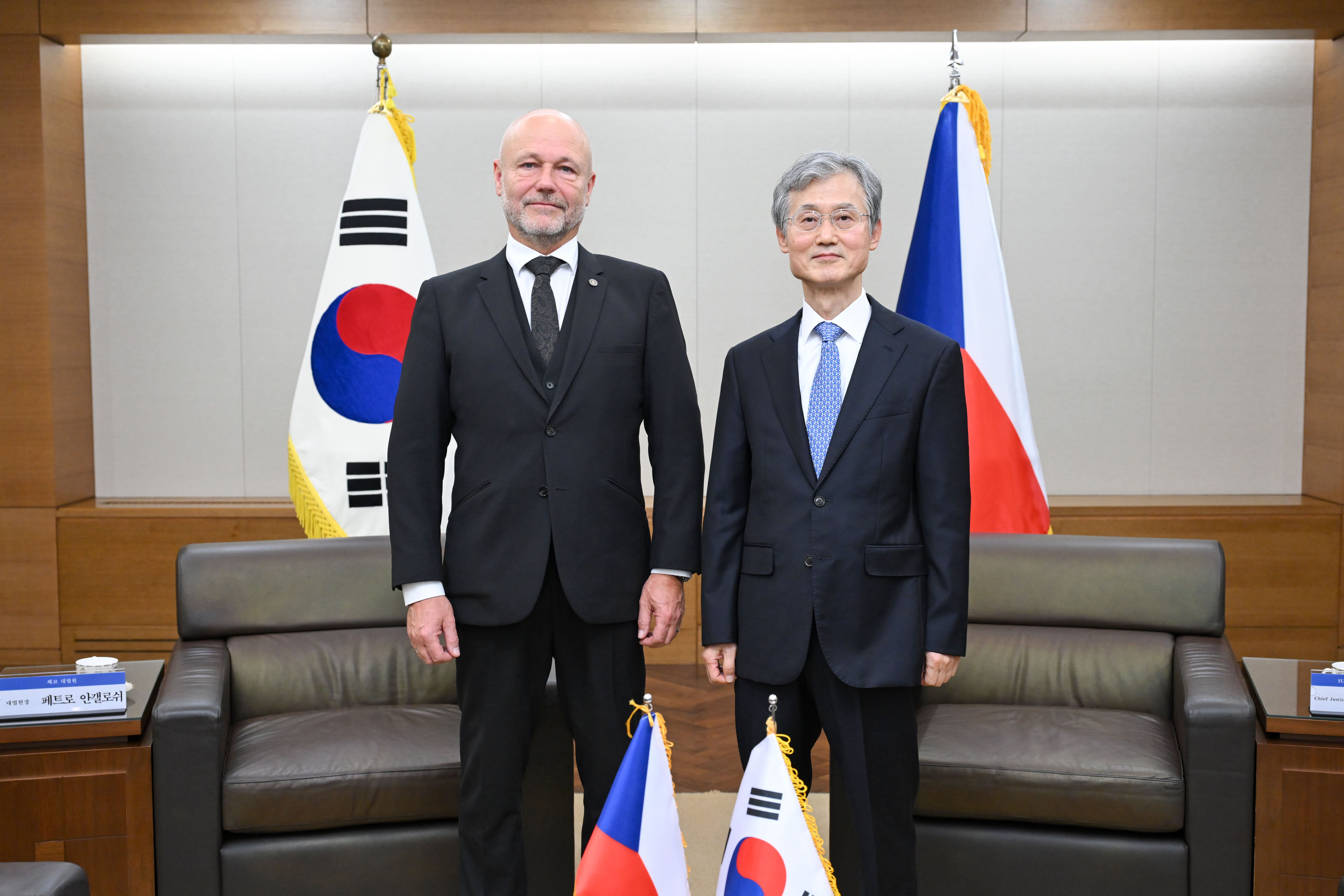 Petr Angyalossy, Chief Justice of the Czech Republic Visits the Supreme Court of Korea