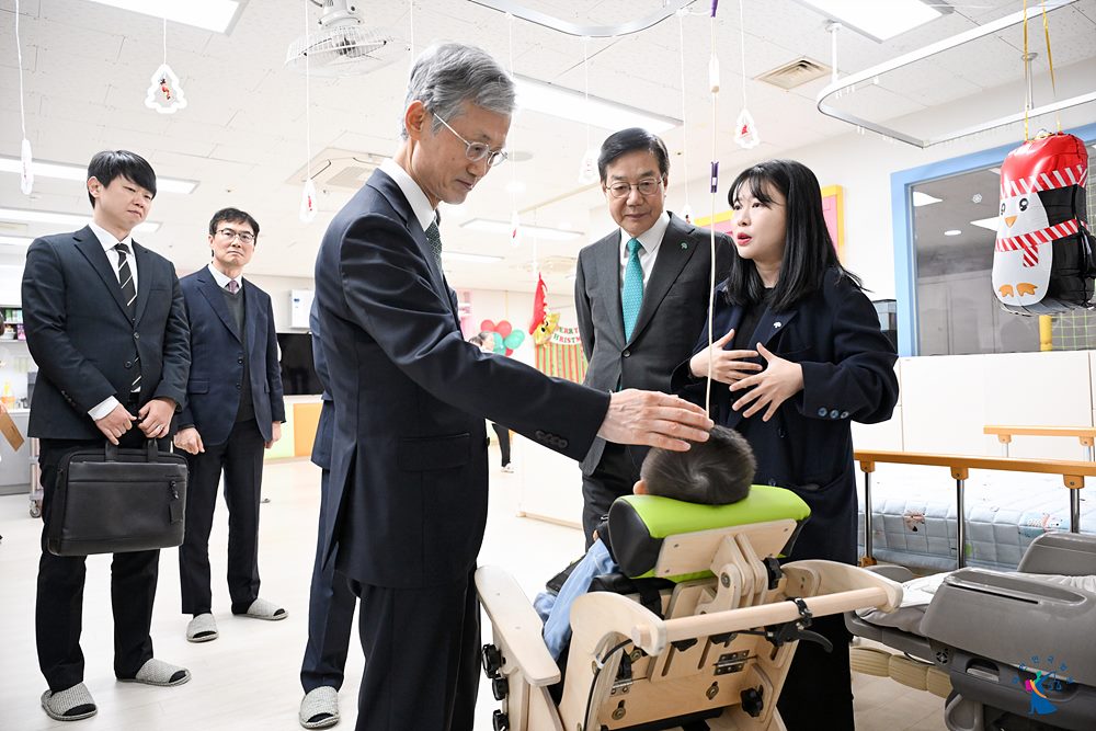 ��ȸ������� �湮