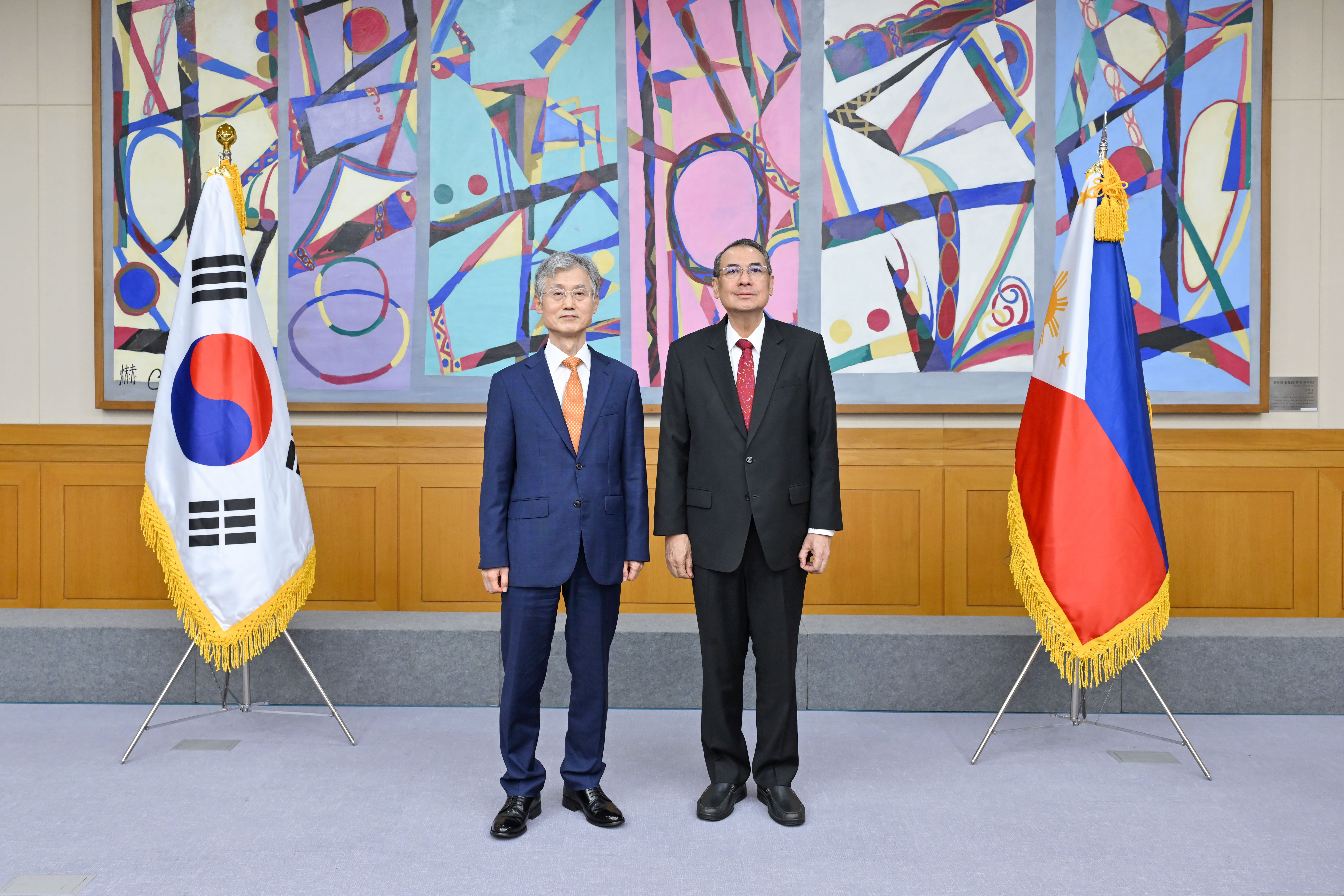 Chief Justice of the Philippines Visits the Supreme Court of Korea